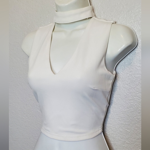 ๐5/$25 Banjul White Sleeveless Choker Neck Fitted Crop Tank Top Size Small - Picture 3 of 7